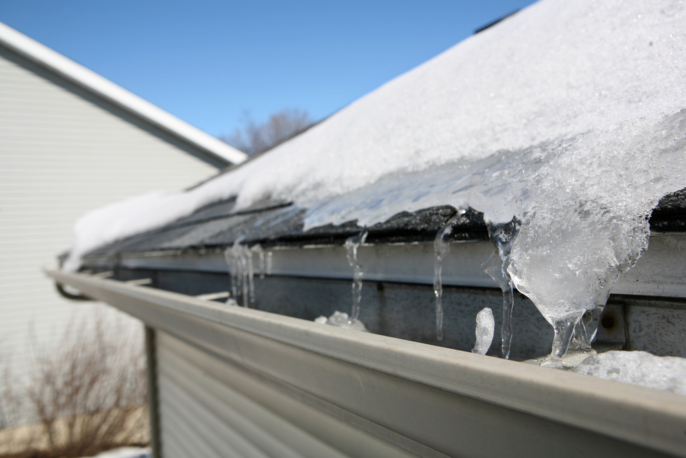 The Pros & Cons of Having Your Roof Worked on in the Winter